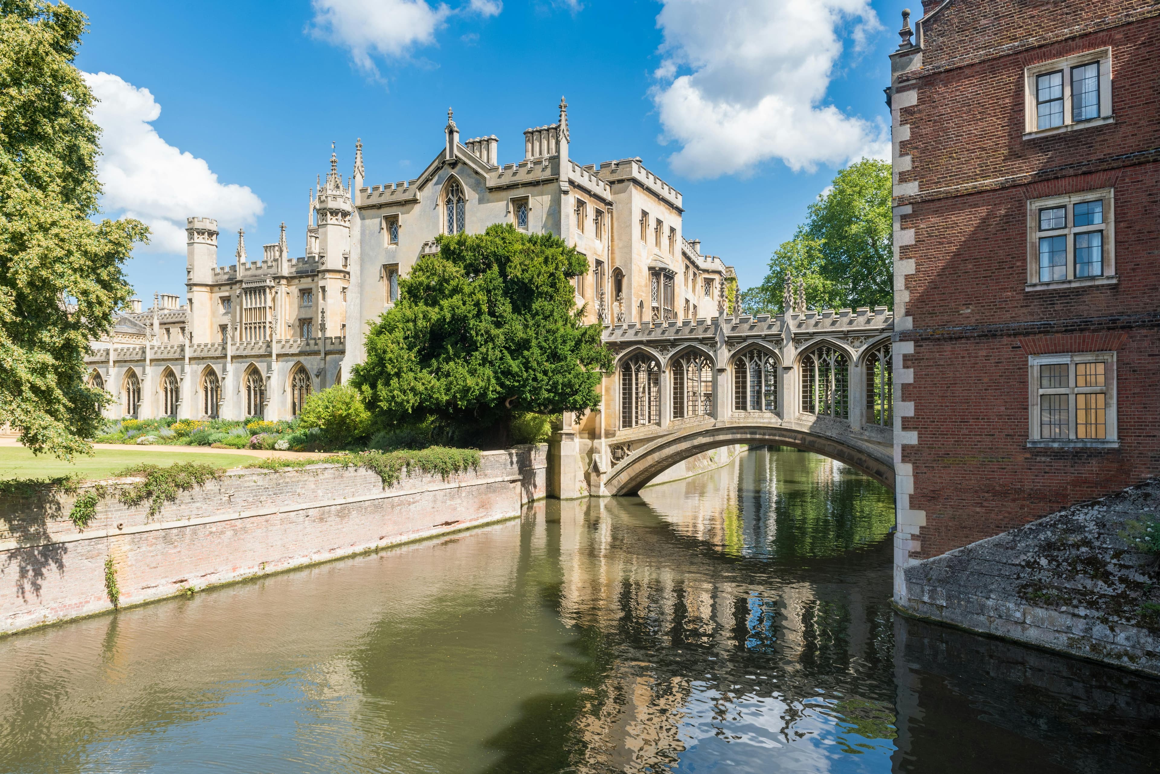 Day Trips from London: Exploring the Surrounding Countryside
